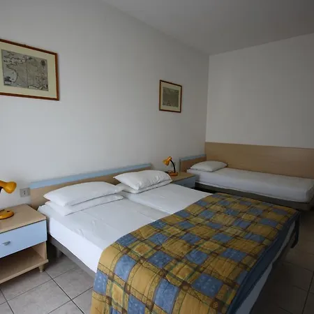 Leopardi Apartman *
